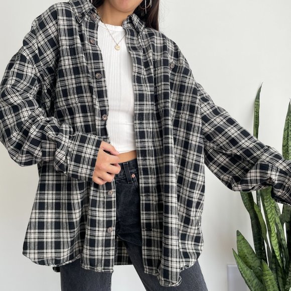 Duluth Trading Co Tops - Duluth black white plaid check 100% cotton twill flannel button down shirt